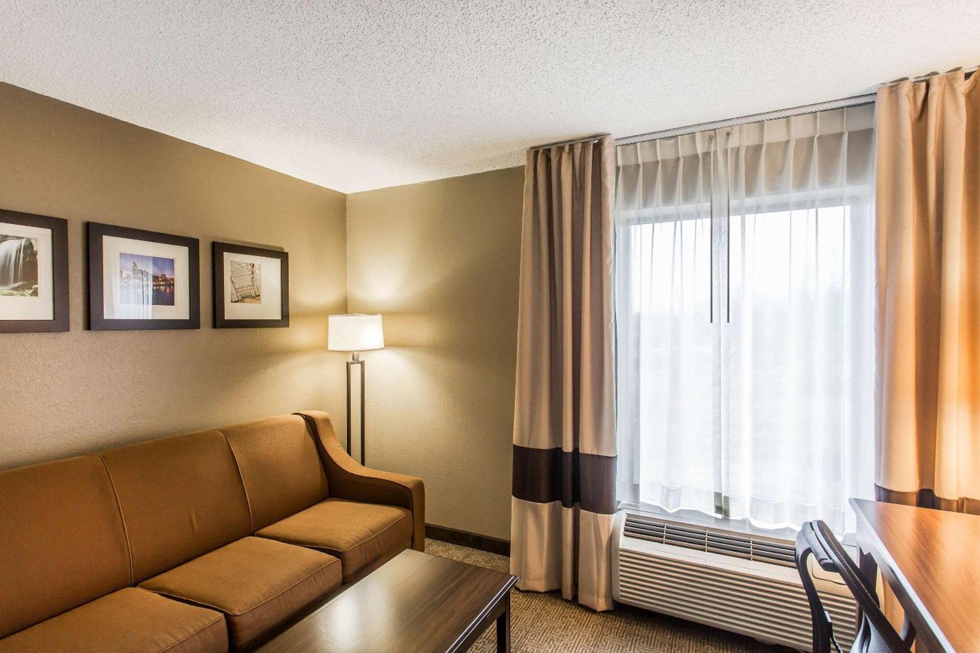 Comfort Inn & Suites Куквілл Екстер'єр фото