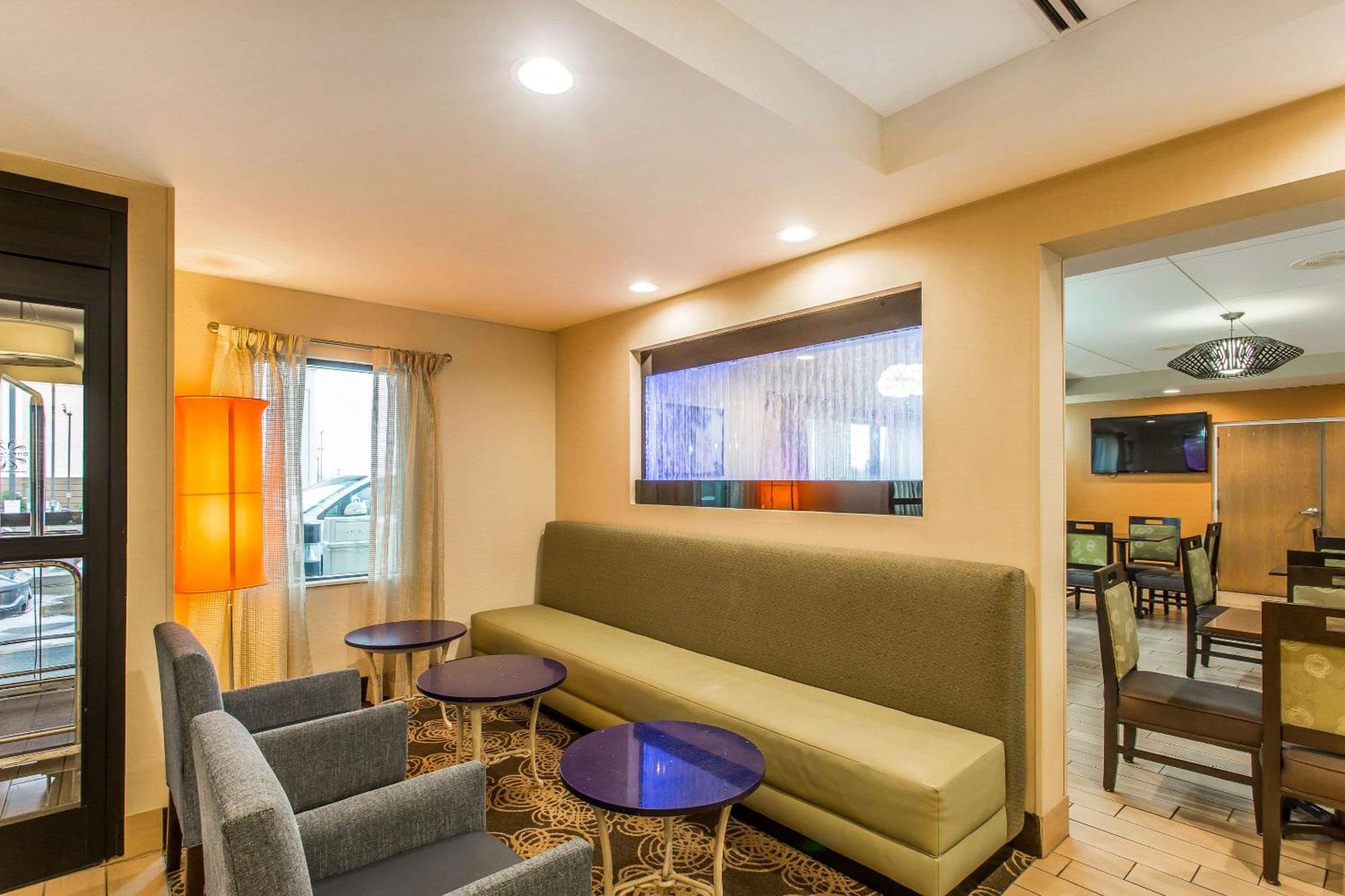 Comfort Inn & Suites Куквілл Екстер'єр фото